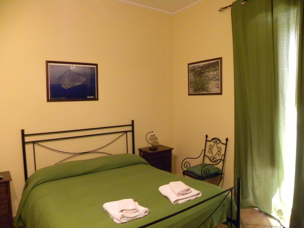 Case Vacanze Albamarina Lípara Quarto foto